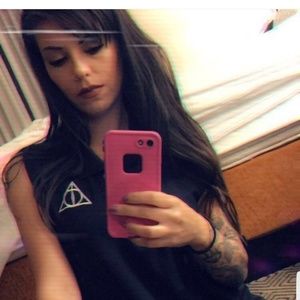 MEET YOUR POSHER 💖🌴